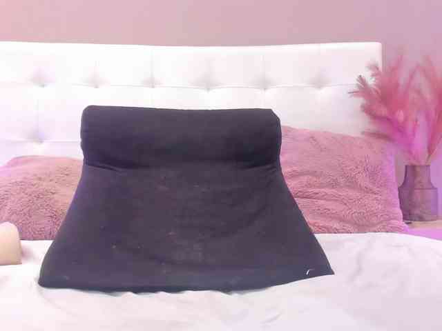 AlayshaJohnson webcam