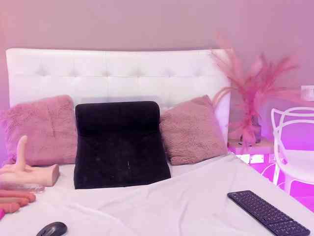 AlayshaJohnson webcam