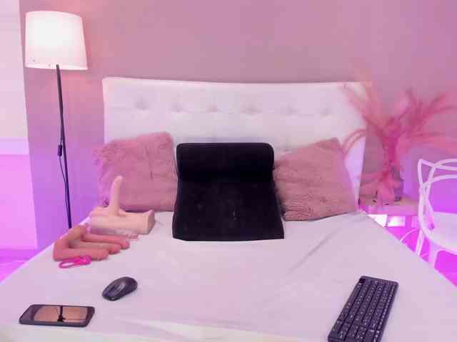 AlayshaJohnson webcam