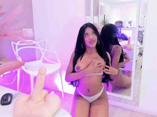 AlayshaJohnson webcam