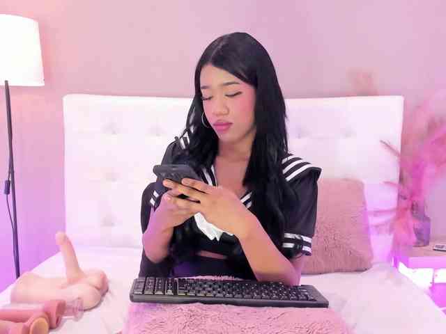 AlayshaJohnson webcam