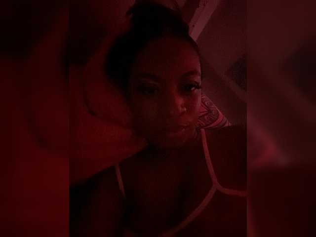 NahomyHart – webcam model profile photo