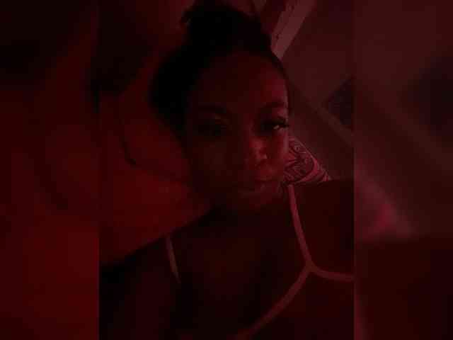 NahomyHart webcam