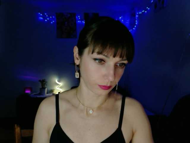 Lady-Caroline's BongaCams show and profile
