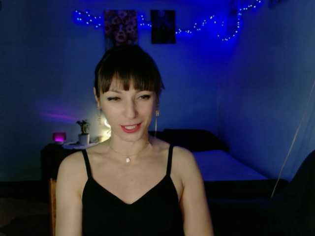 Lady-Caroline's BongaCams show and profile