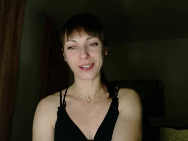 Lady-Caroline's BongaCams show and profile