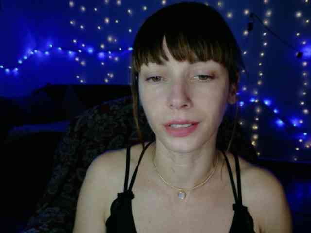 Lady-Caroline webcam