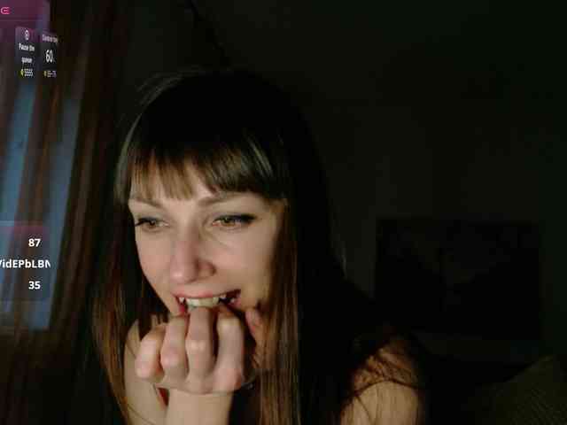 Lady-Caroline webcam