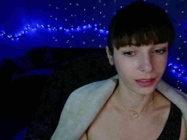 Lady-Caroline webcam