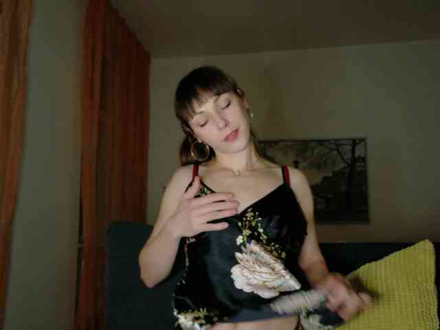 Lady-Caroline webcam