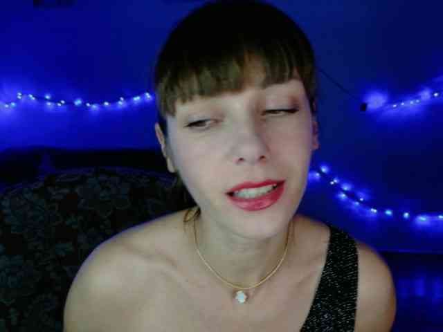 Lady-Caroline webcam