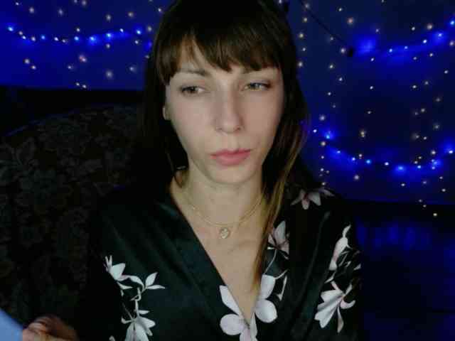 Lady-Caroline webcam