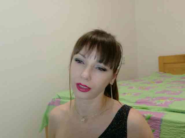 Lady-Caroline webcam