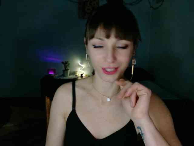 Lady-Caroline webcam