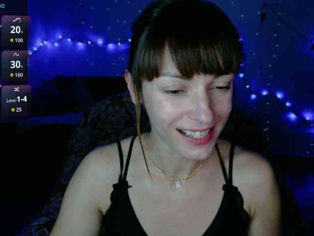 Lady-Caroline webcam