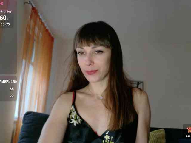Lady-Caroline webcam
