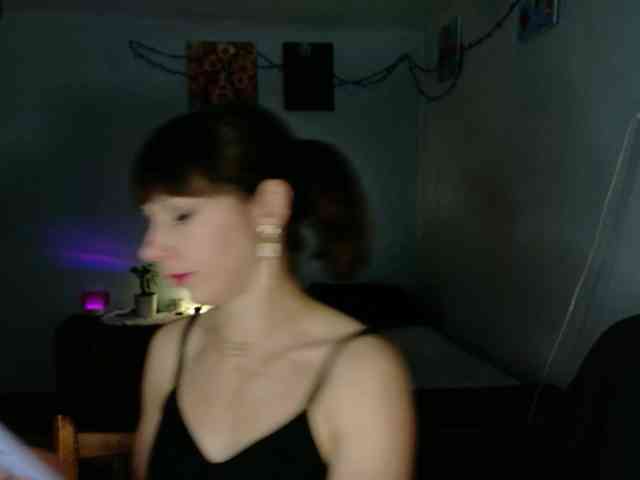 Lady-Caroline webcam