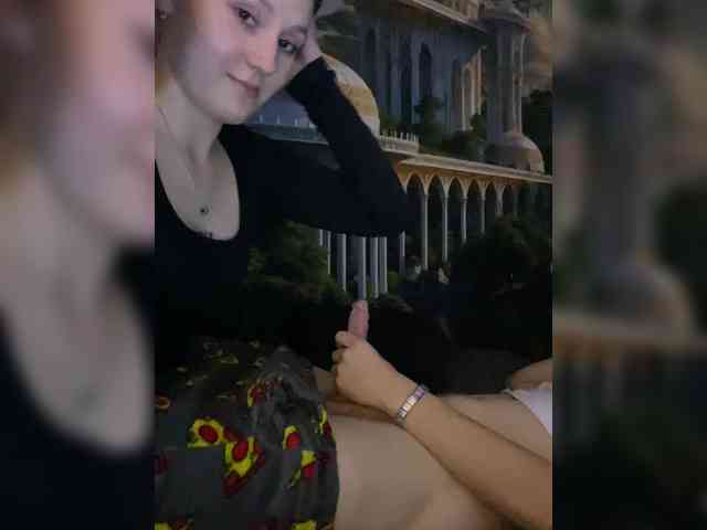 Toni-and-Tanya webcam