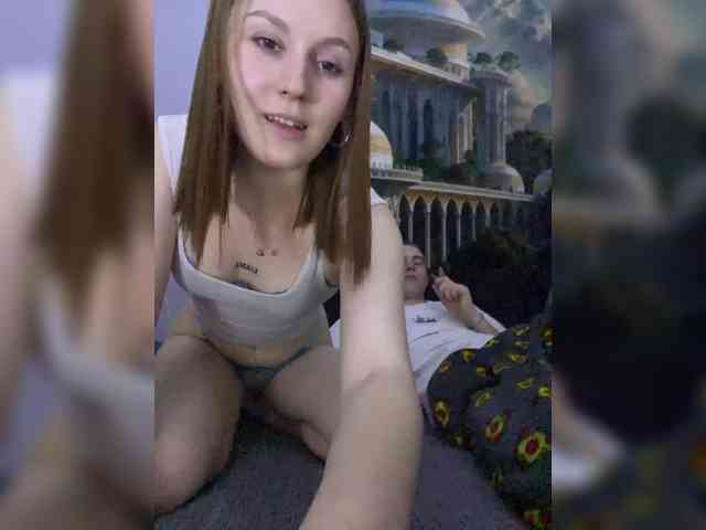 Toni-and-Tanya webcam