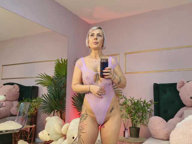 KirraWhite's BongaCams show and profile