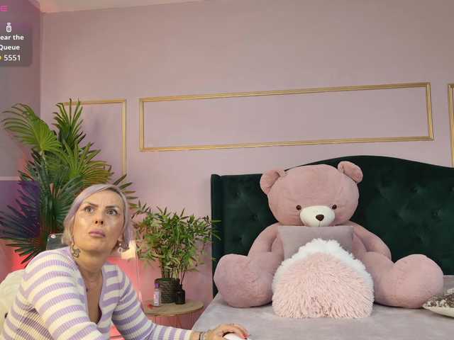 KirraWhite's BongaCams show and profile