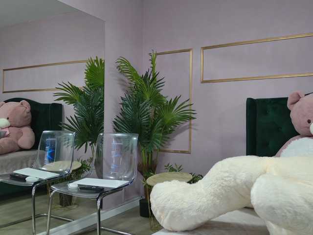 KirraWhite's BongaCams show and profile