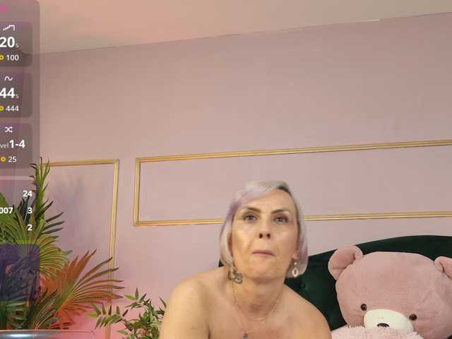 KirraWhite's BongaCams show and profile