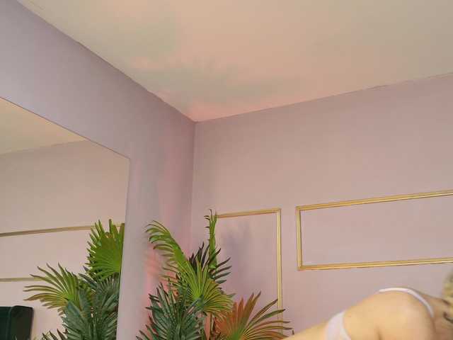 KirraWhite's BongaCams show and profile