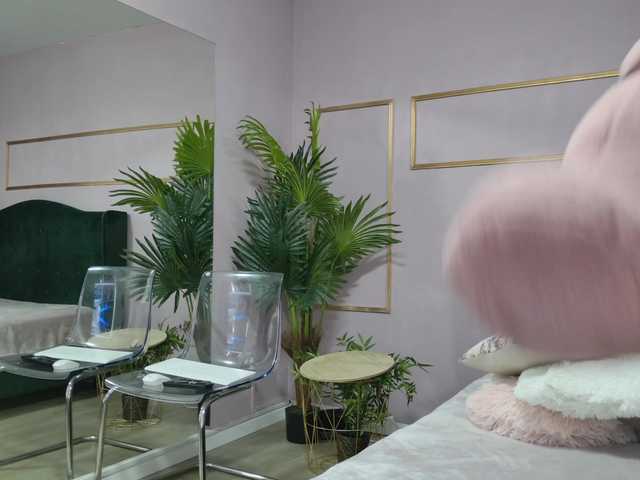 KirraWhite's BongaCams show and profile