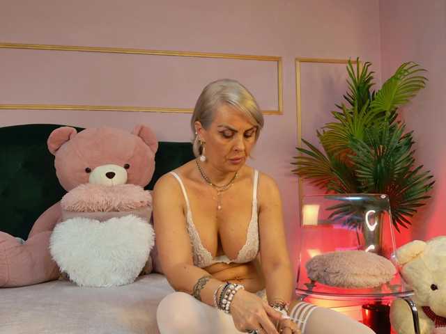 KirraWhite's BongaCams show and profile