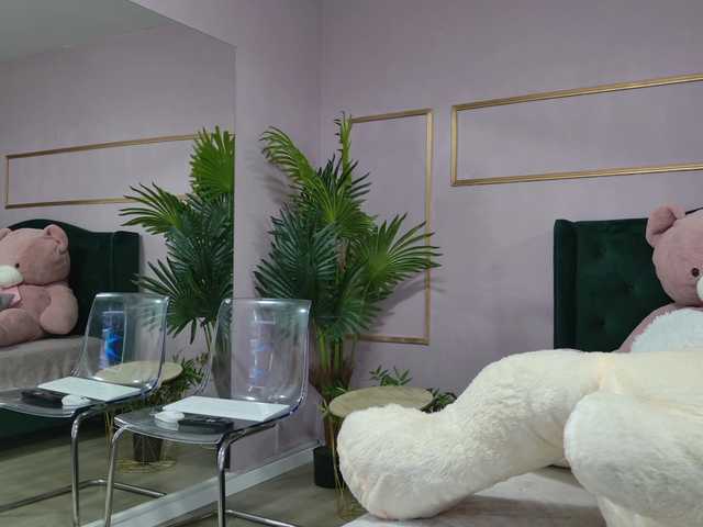 KirraWhite's BongaCams show and profile