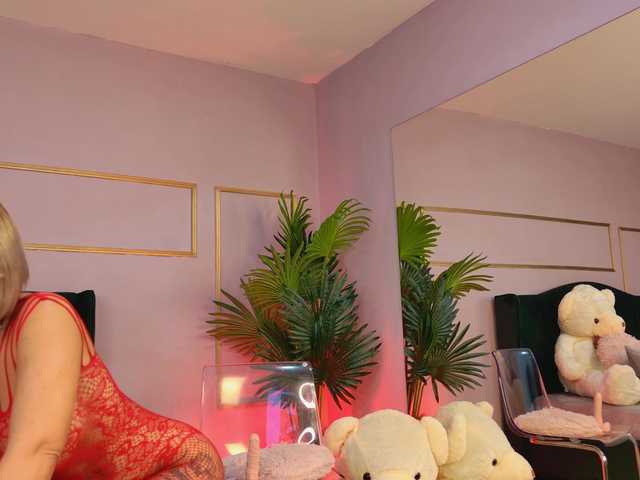 KirraWhite's BongaCams show and profile