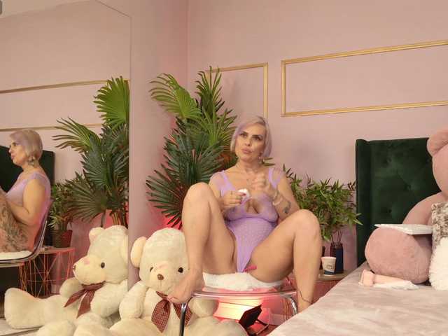 KirraWhite's BongaCams show and profile