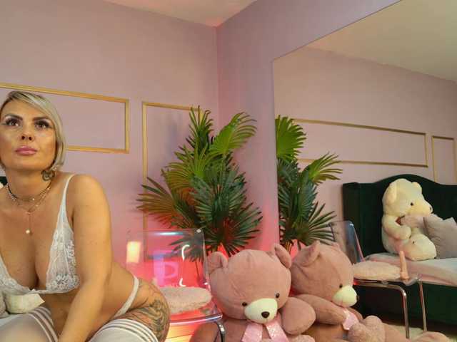 KirraWhite's BongaCams show and profile