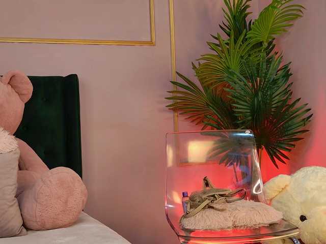 KirraWhite's BongaCams show and profile