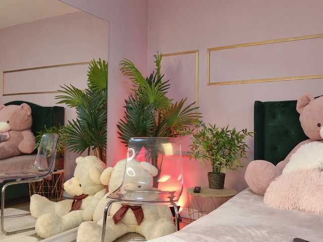 KirraWhite's BongaCams show and profile