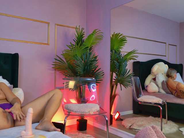 KirraWhite Live Cam and Statistics on UnifiedCams