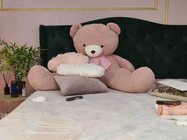 KirraWhite's BongaCams show and profile