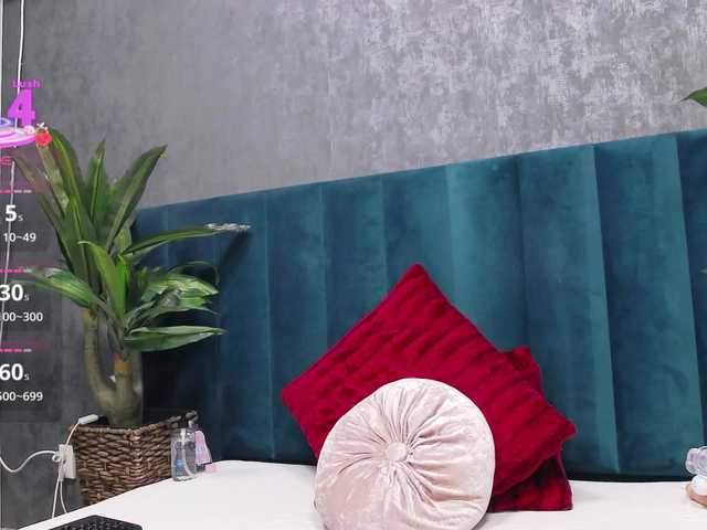 RoxieAnne's BongaCams show and profile