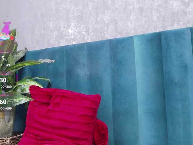 RoxieAnne's BongaCams show and profile