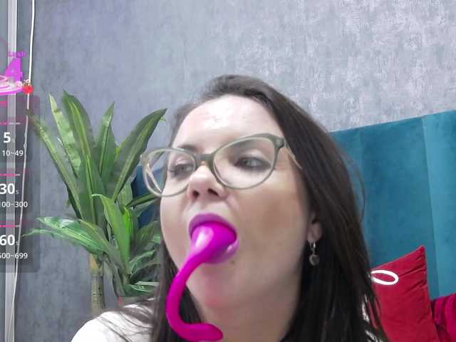 RoxieAnne's BongaCams show and profile