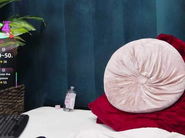 RoxieAnne's BongaCams show and profile