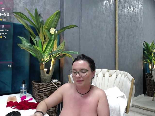 RoxieAnne webcam bongacams model stream image