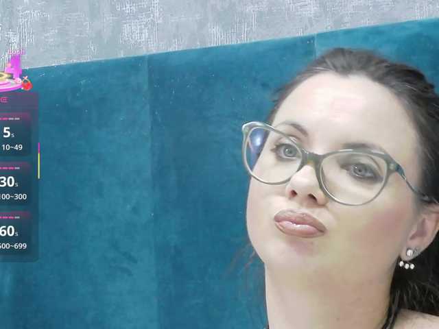 RoxieAnne's BongaCams show and profile