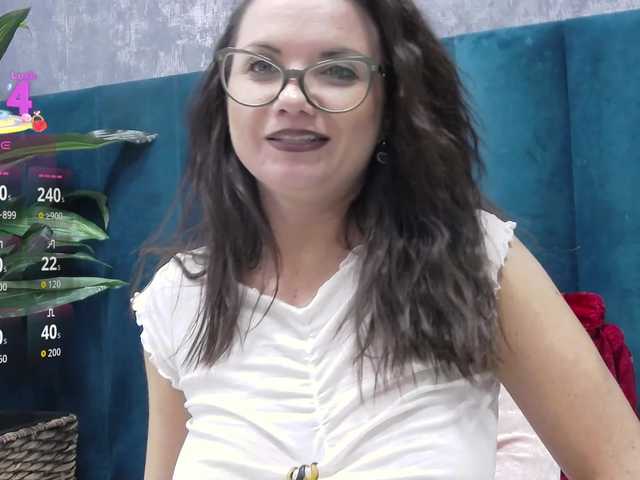 RoxieAnne's BongaCams show and profile