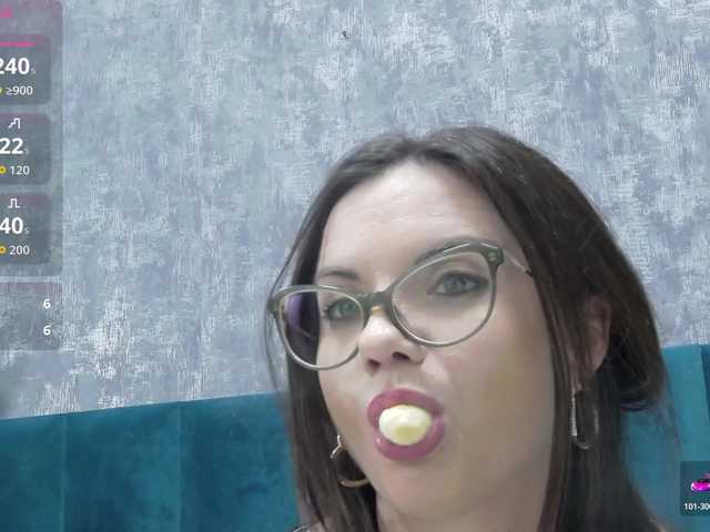 RoxieAnne's BongaCams show and profile