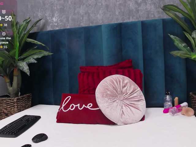 RoxieAnne's BongaCams show and profile