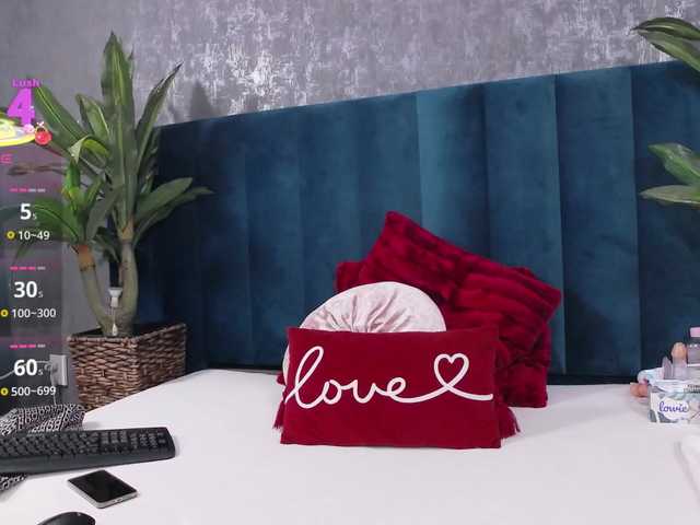 RoxieAnne's BongaCams show and profile