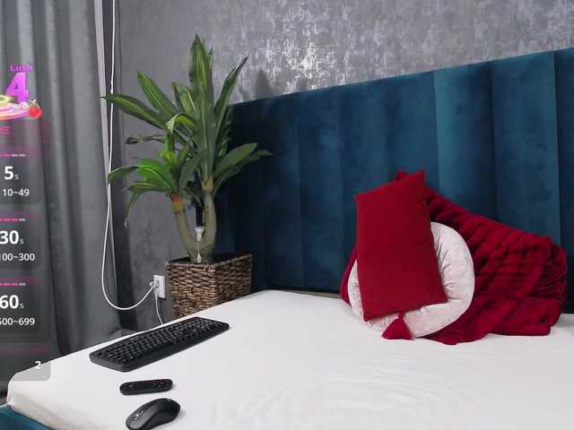 RoxieAnne's BongaCams show and profile