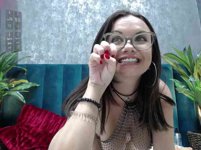 chatting live RoxieAnne